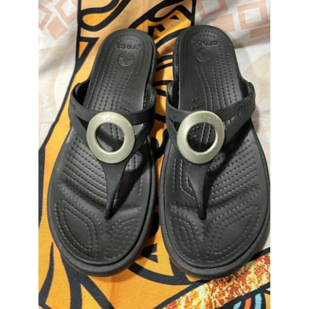 Crocs Sanrah Sandals – Women’s Size 6 Black